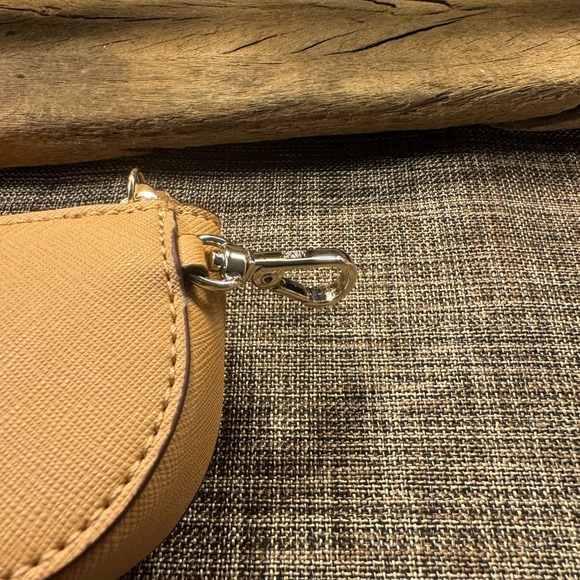 4035-HTT DKNY Brown Grain Faux Leather Zipper Coin -Accessory Bag With Key Hook. - Picture 5 of 6